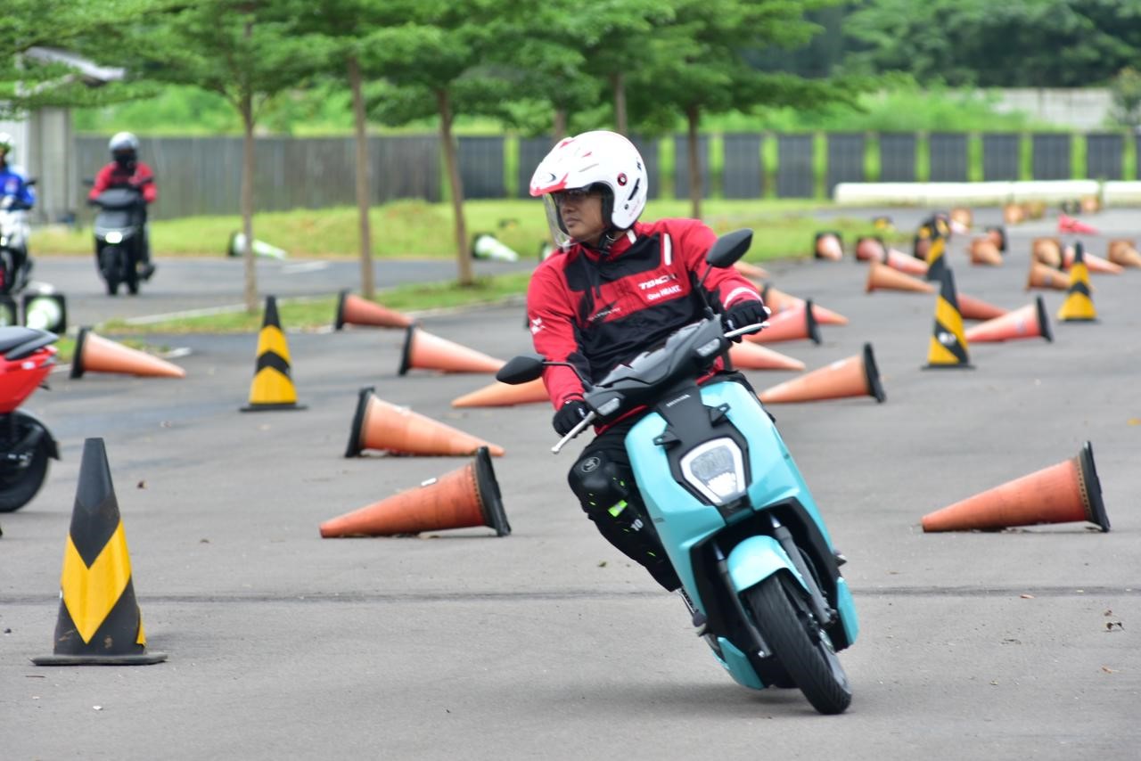 Harga OTR Honda ICON e: dan CUV e: di Jateng, Ternyata Gak Terpaut Jauh dengan Honda PCX Guys 