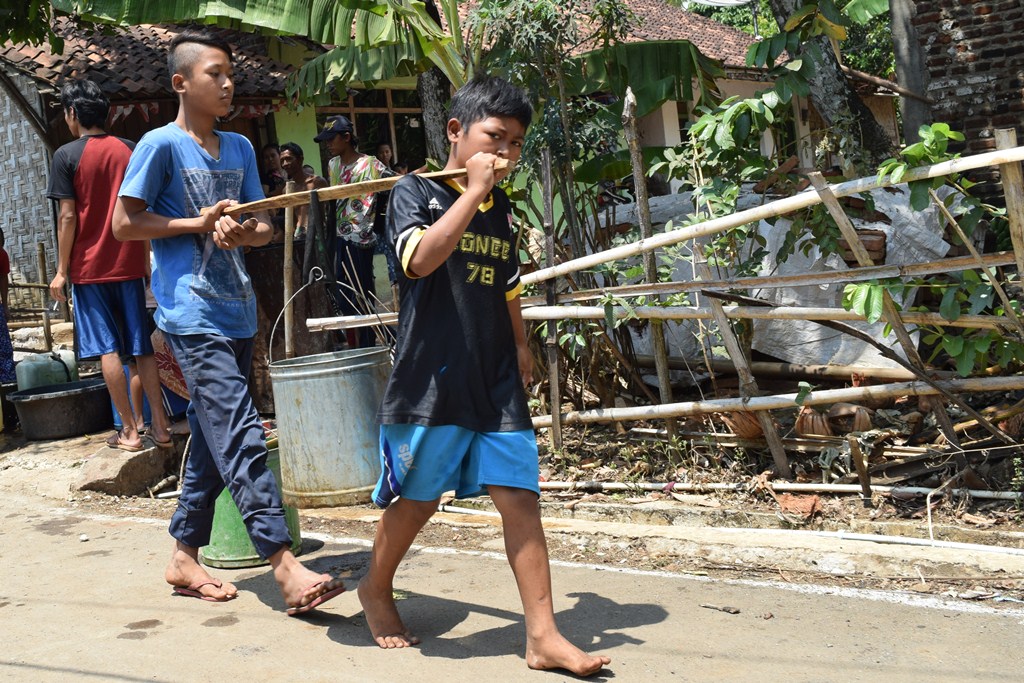 Andalkan Tuk Monyor, 150 KK di Desa Cilibur Brebes Kesulitan Air Bersih  