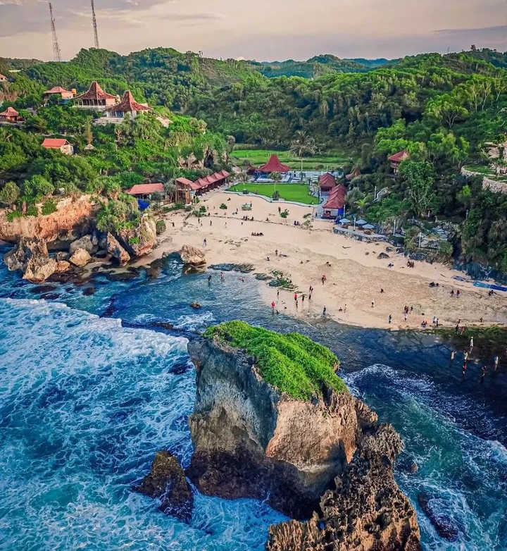 5 Rekomendasi Pantai di Gunungkidul yang Lokasinya Saling Berdekatan, Cocok untuk Healing Seharian