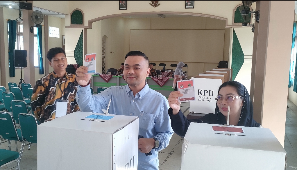 Nyoblos di TPS 27, Calon Bupati Brebes Mitha Optimis Menang Pilkada 2024