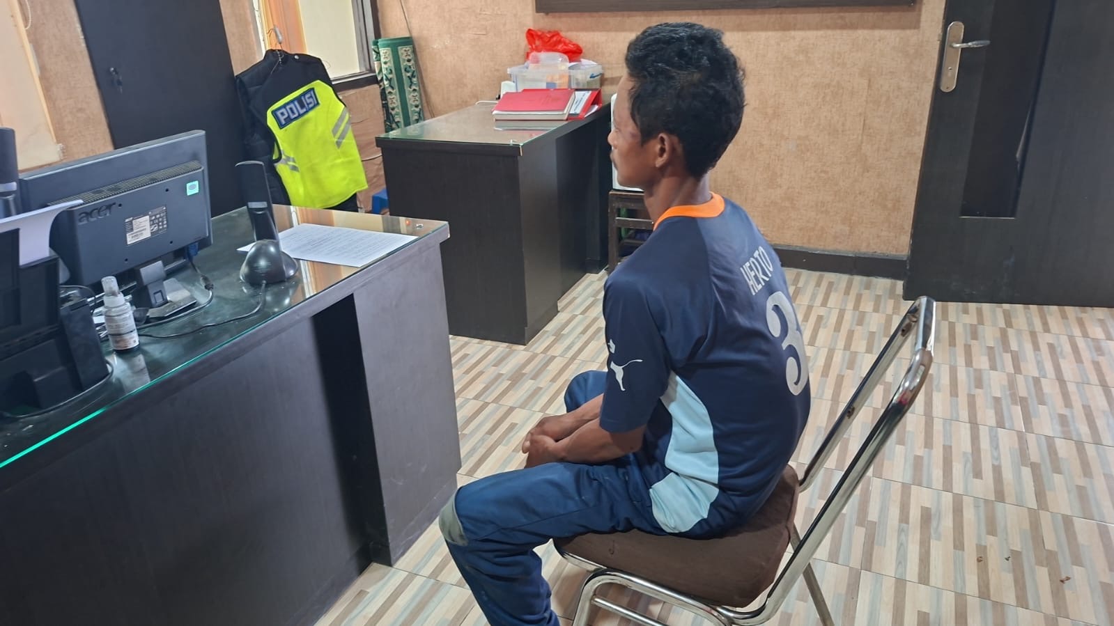 Viral! Polisi Amankan Pria di Brebes yang Diduga Hendak Curi Bawang Merah 