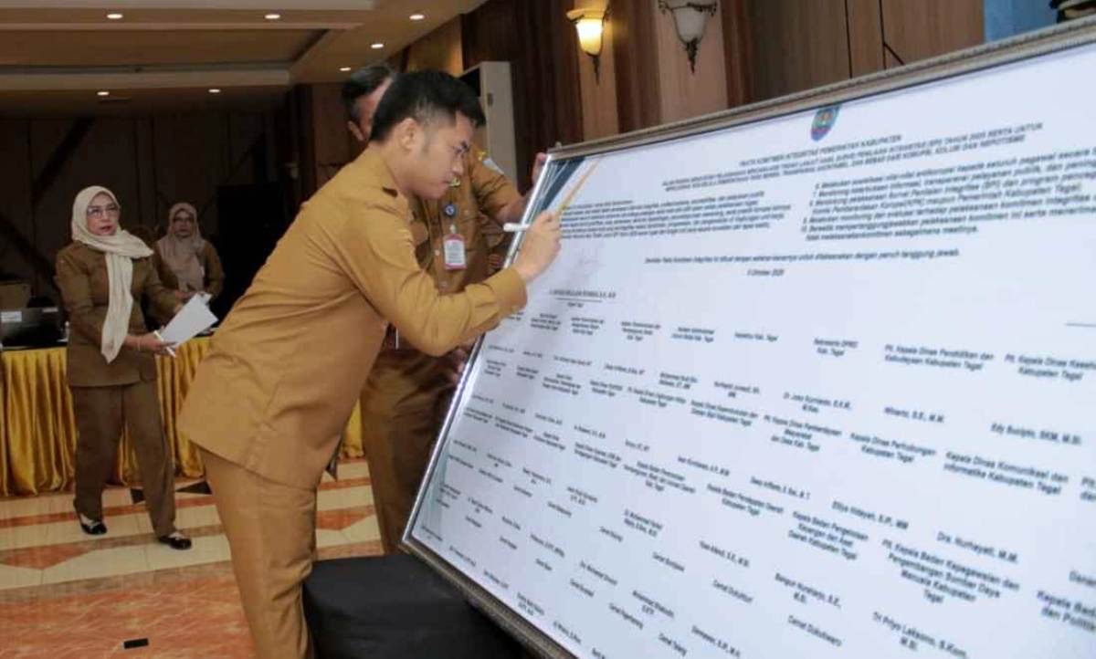 Bupati Tegal Libatkan Keluarga Pejabat untuk Benteng Integritas dan Cegah Korupsi