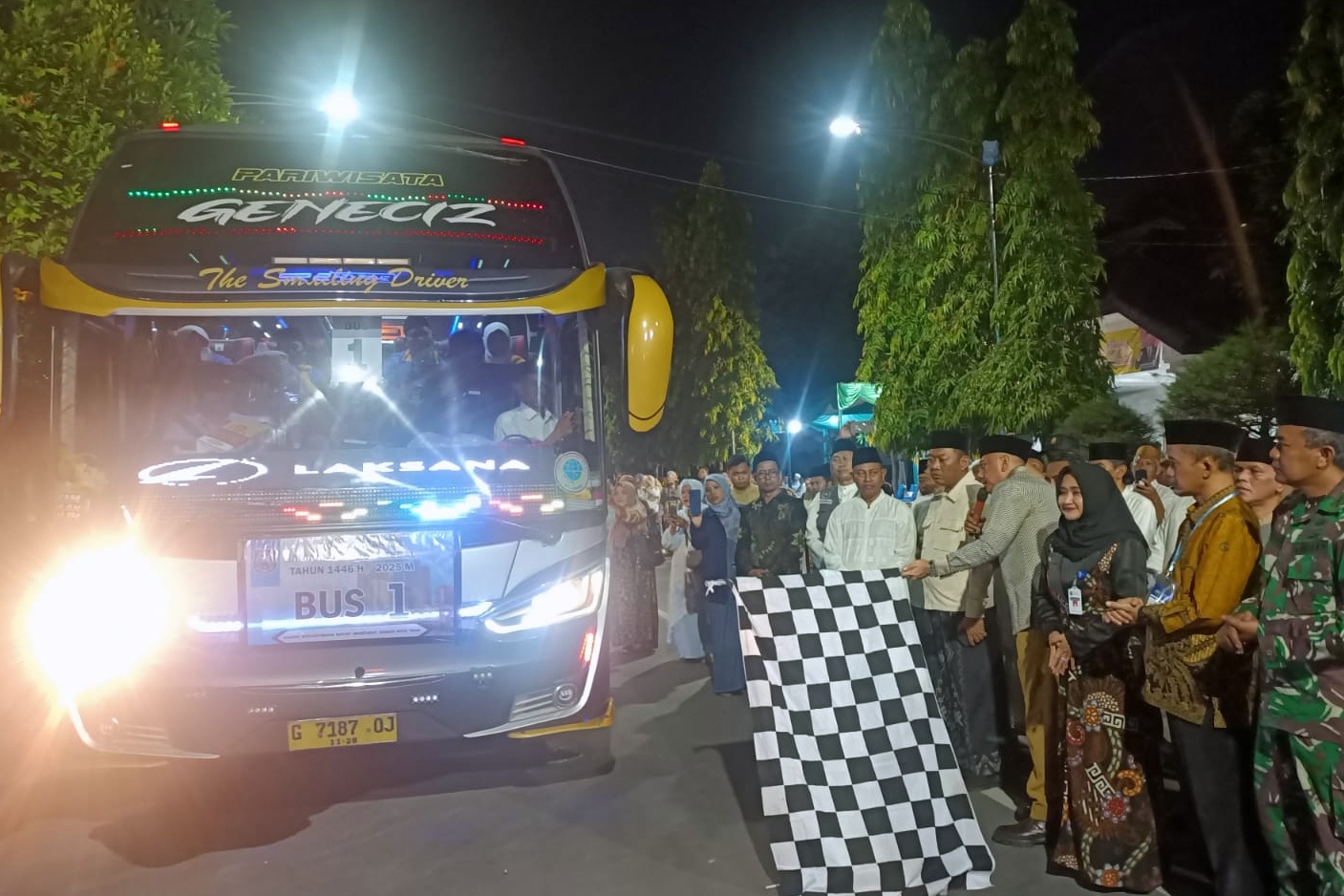 Polisi Amankan dan Kawal Pemberangkatan Jemaah Calon Haji Kota Tegal Menuju Donohudan