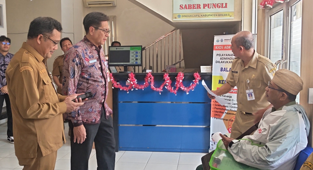 Direktur IDKD Kemendagri Sidak Pelayanan Disdukcapil Brebes, Ini Hasilnya!