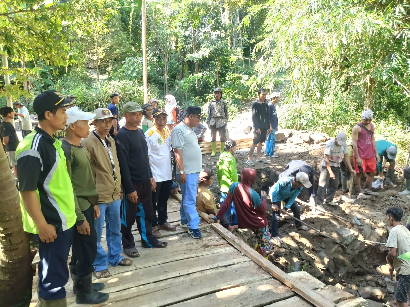 Jembatan Penghubung Antardusun di Desa Mendelem Pemalang Nyaris Ambruk, Warga Gercep Lakukan Ini