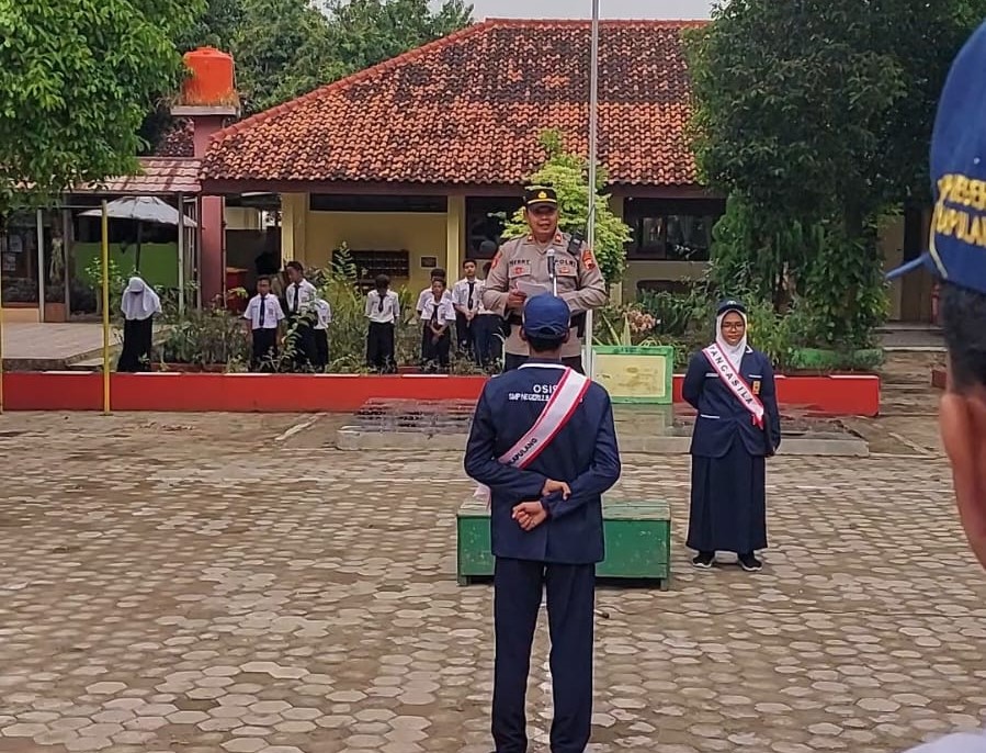 Cegah Tindak Kriminal Pada Pelajar, SMPN 2 Balapulang Hadirkan Kapolsek saat Upacara  