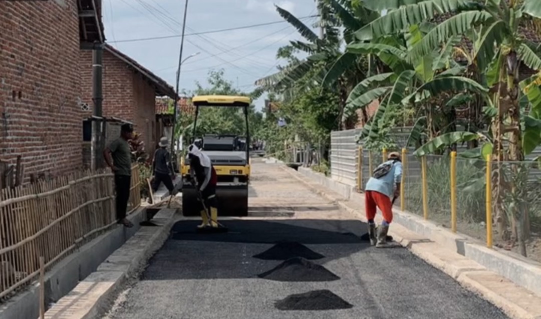 DPU Lakukan Pemeliharaan Jalan Poros di Brebes