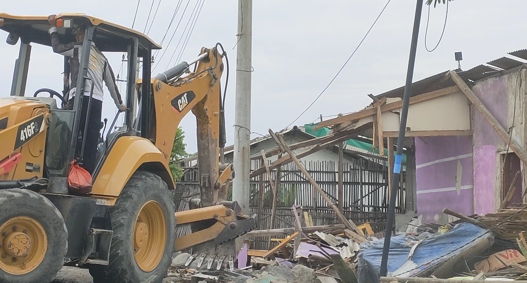 Bertahun-tahun Jadi Tempat Lokalisasi, Petugas Bongkar 14 Bangunan di Jalur Pantura Losari Brebes