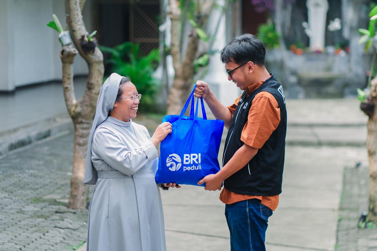 Tebar Kasih Perayaan Paskah 2026, BRI Peduli Salurkan 10.050 Paket Sembako 