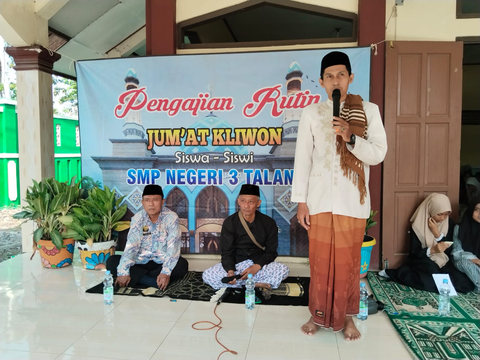 Warga SMPN 3 Talang Kabupaten Tegal Peringati Maulid Nabi Muhammad SAW 2024