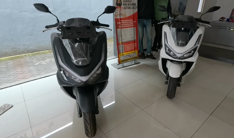 Perbedaan Mencolok Fitur Honda PCX 160 ABS dan CBS