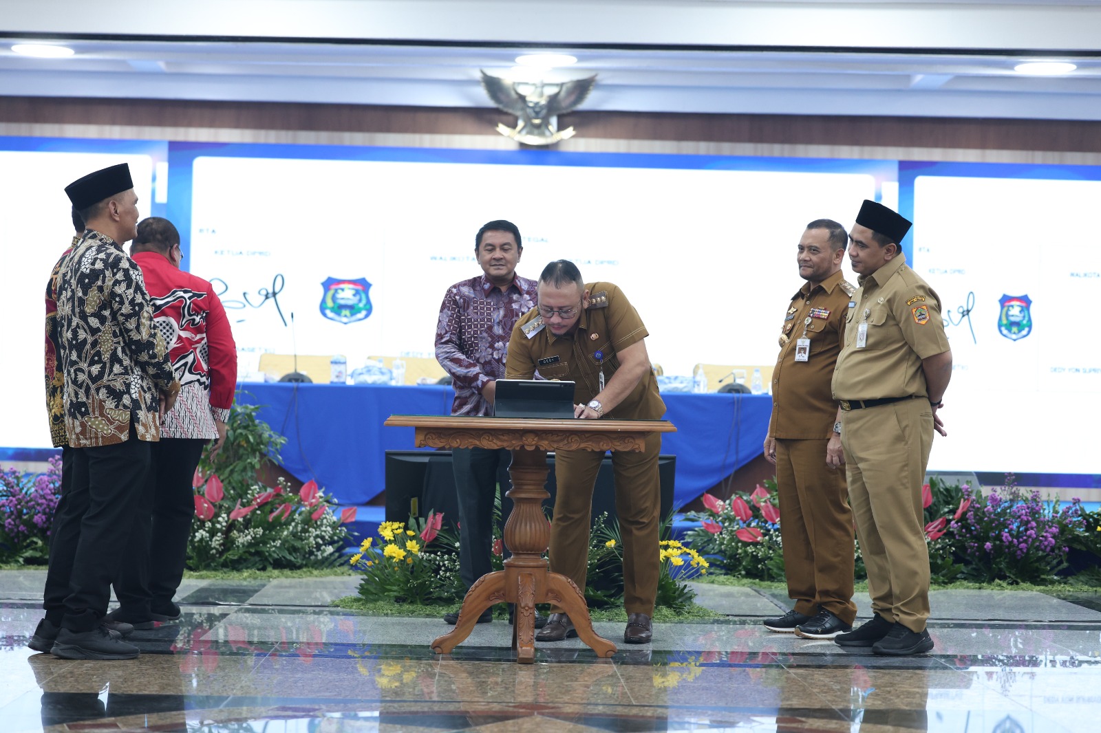 Wali Kota Tegal Dedy Yon Tandatangani Pakta Integritas Antikorupsi