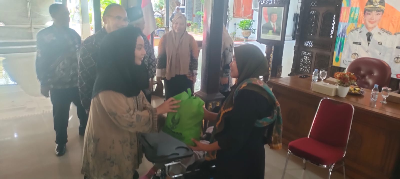 Terima Bantuan, Penyandang Disabilitas di Brebes Tersenyum Ceria