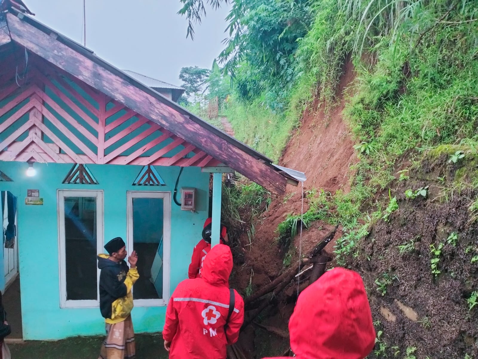 Tebing Longsor di Tegal, 1 Rumah di Desa Rembul Rusak 