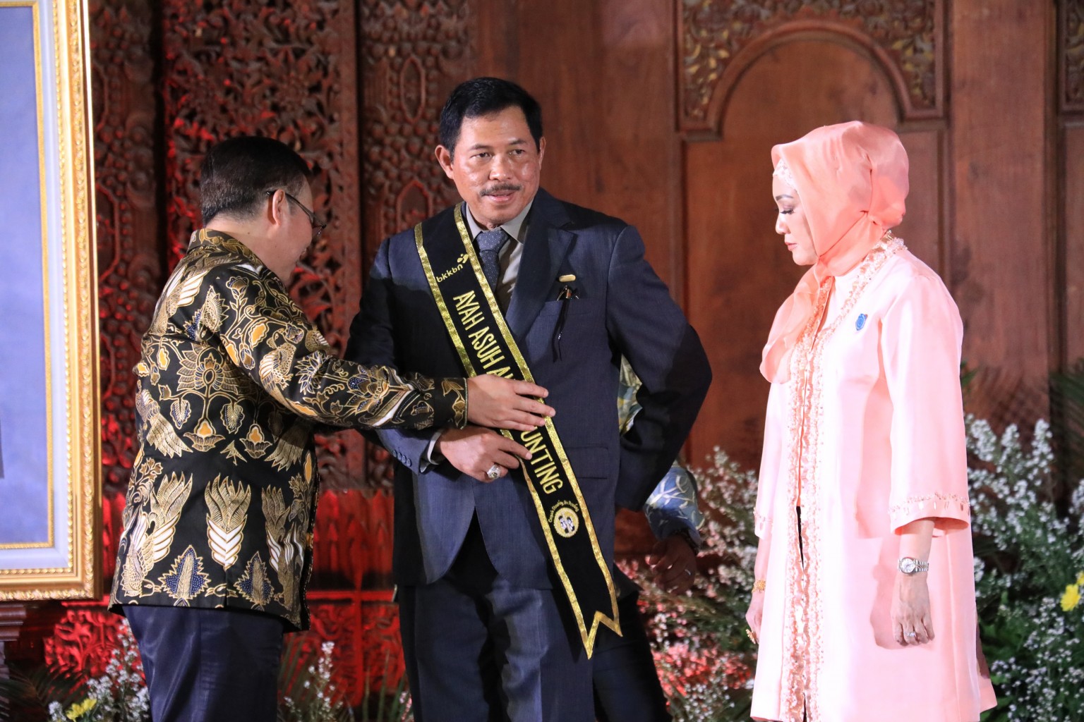 Karena Komitmennya, Pj Gubernur Jateng Nana Sudjana Raih Anugerah Dharma Karya Kencana 