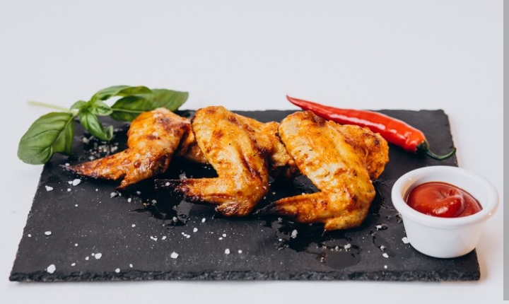 Mengulik Mitos Makan Sayap Ayam Bikin Jodoh Jauh, Apakah Benar atau Hoaks Ya?