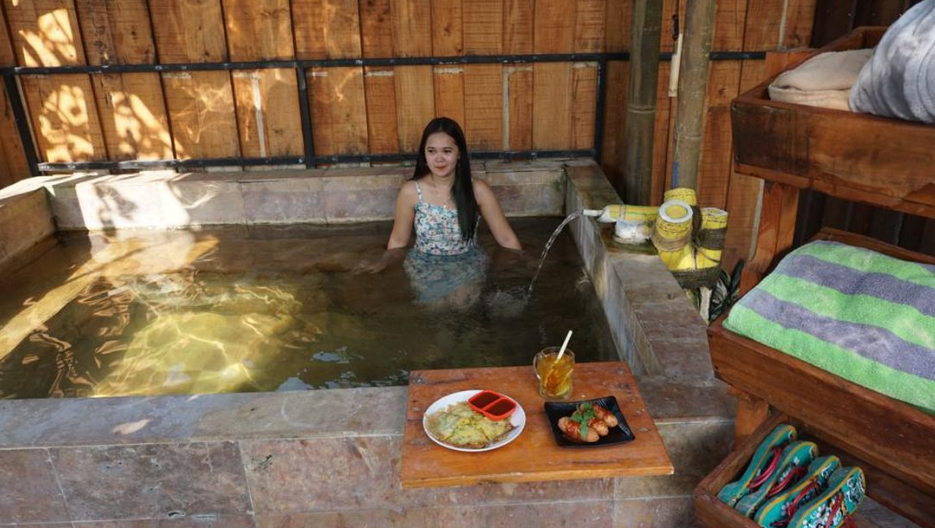 5 Wisata Pemandian Air Panas Selain Guci yang Bisa Bikin Tubuhmu Rileks