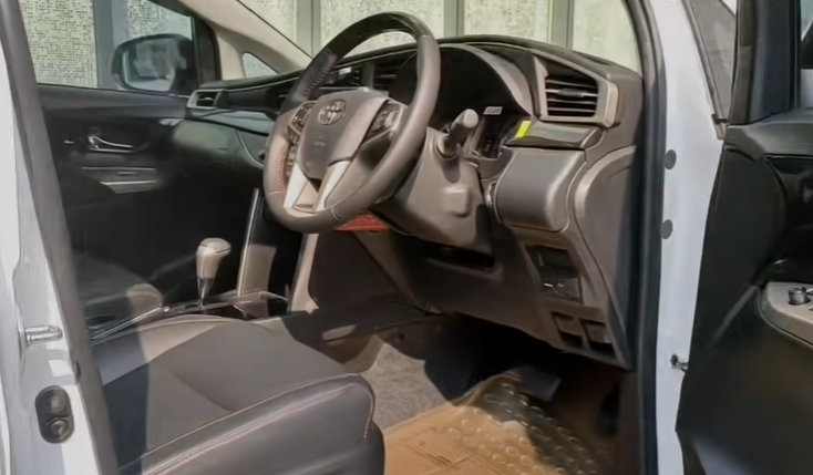 Fitur Interior Toyota Innova Venturer Ini Bikin Nyaman saat Perjalanan Jauh dan Tawarkan Kemewahan