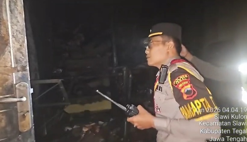 Kios Buah di Slawi Kebakaran, Laptop dan Uang Tunai Ludes 