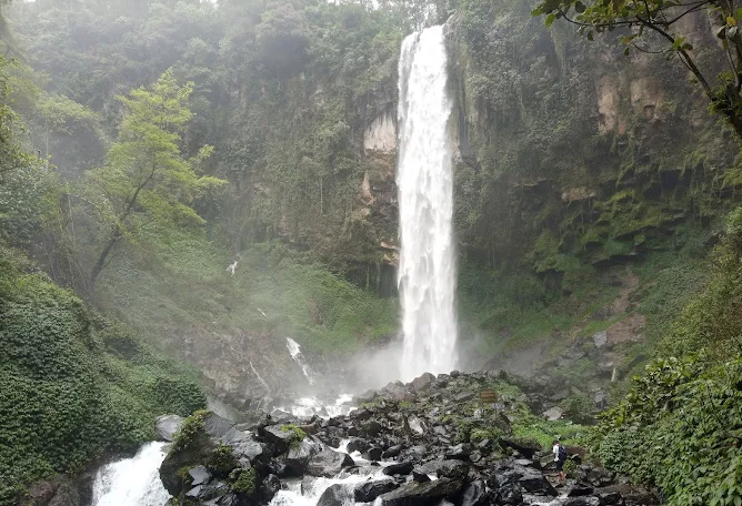Eksplor Keindahan 7 Wisata Alam Karanganyar, dari Grojogan Sewu hingga Telaga Madirda