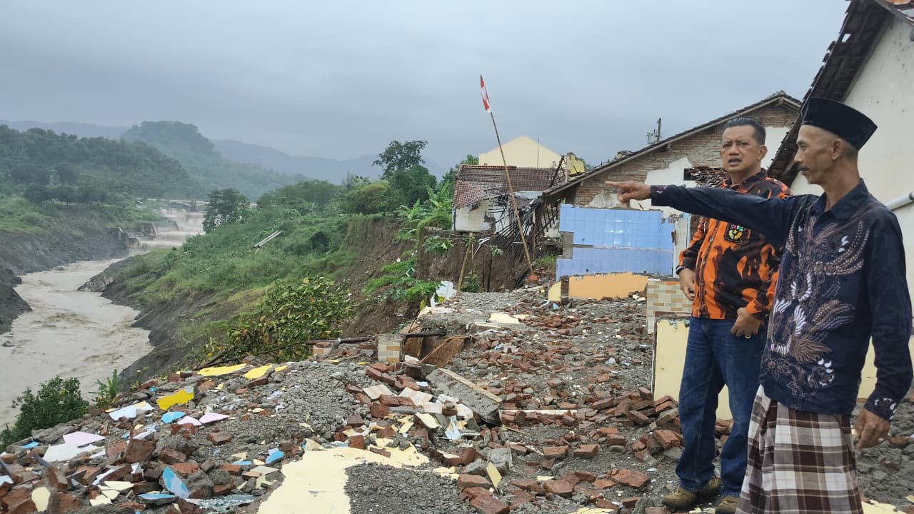 Tanah Bergerak di Kajen Tegal: 56 Rumah Rusak, Warga Terancam Gerusan Sungai Gung