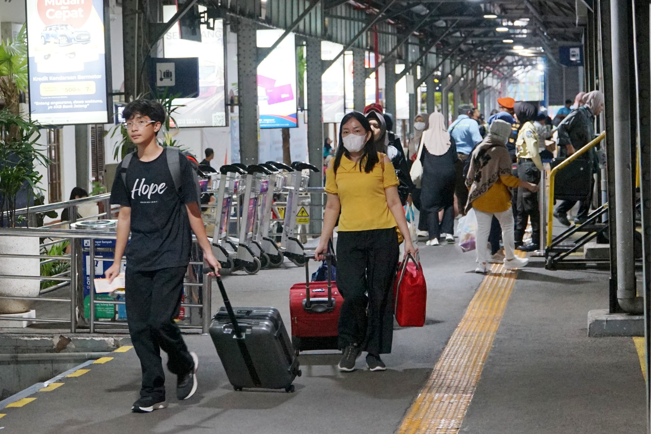 Hari Terakhir Libur Panjang Iduladha, 7.276 Penumpang Naik dan Turun Kereta Api di Stasiun Tegal