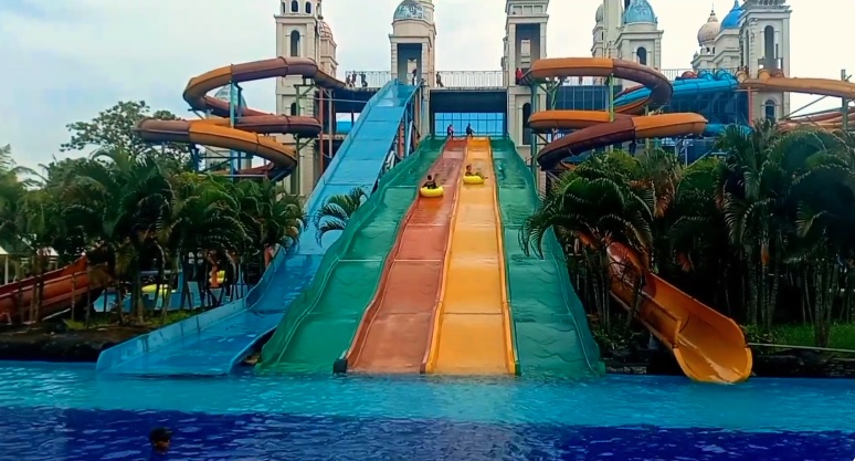 8 Waterpark Hits di Jawa Tengah Terlengkap dan Banyak Wahananya