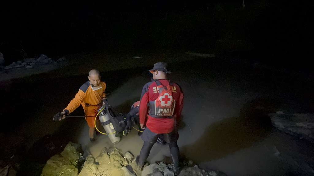 Terkendala Pencahayaan, Pencarian Pelajar di Tegal yang Tenggelam Saat Ngonten Dilanjutkan Besok