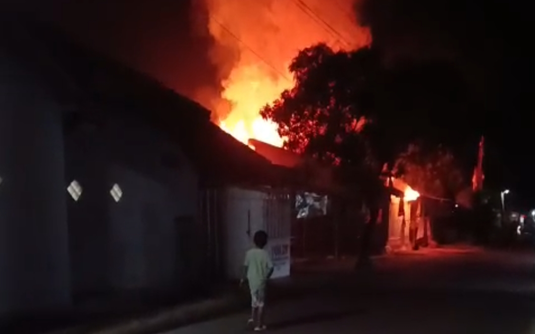 Toko dan Rumah di Bulakelor Ketanggungan Brebes Kebakaran