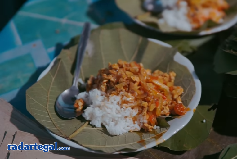 Sega Warsa, Kuliner Malam Khas Tegal yang Bikin Ketagihan