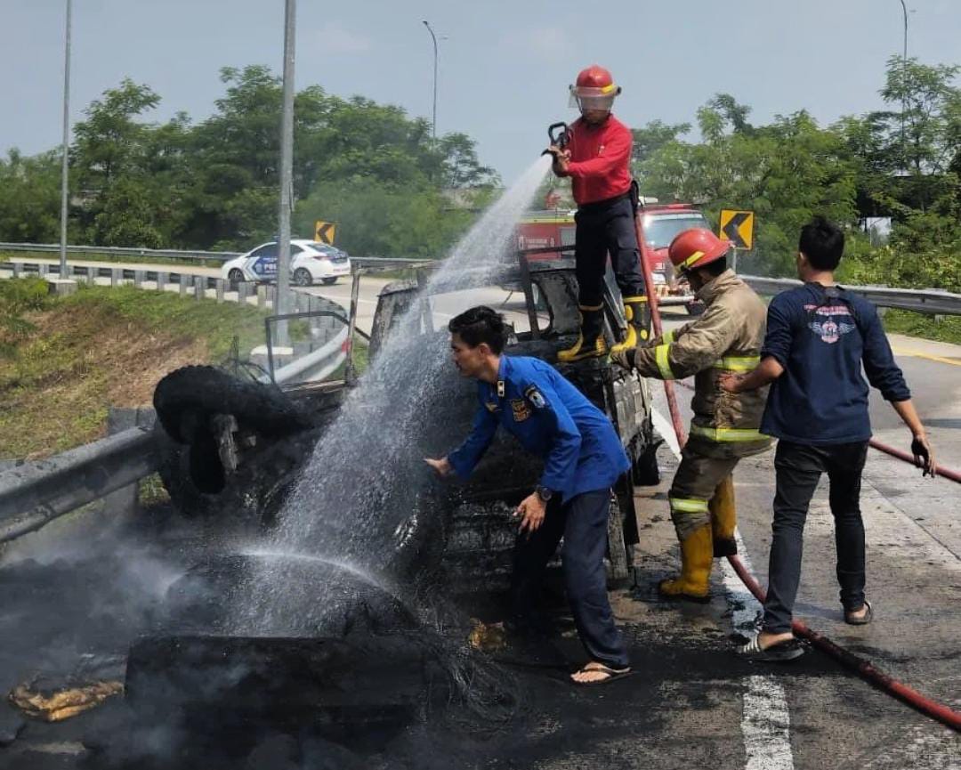 Video Mobil Terbakar di Pintu Keluar Tol Rangkasbitung Viral, Netizen: Petugasnya Kemana?