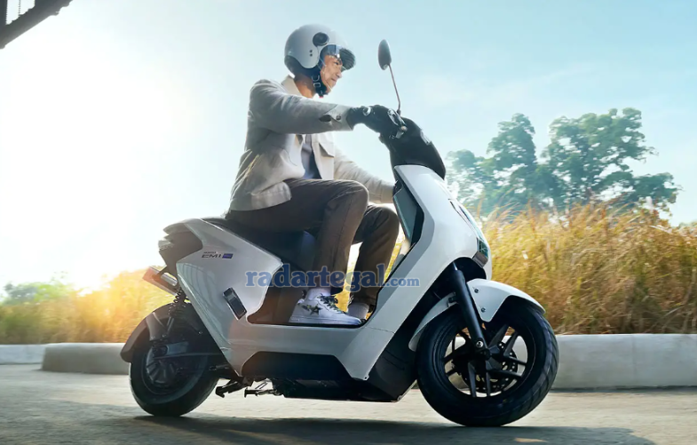 Bedanya Motor Listrik Honda EM1 e: dan EM1 e: PLUS Bikin Kamu Kaget, Mana yang Lebih Worth It?