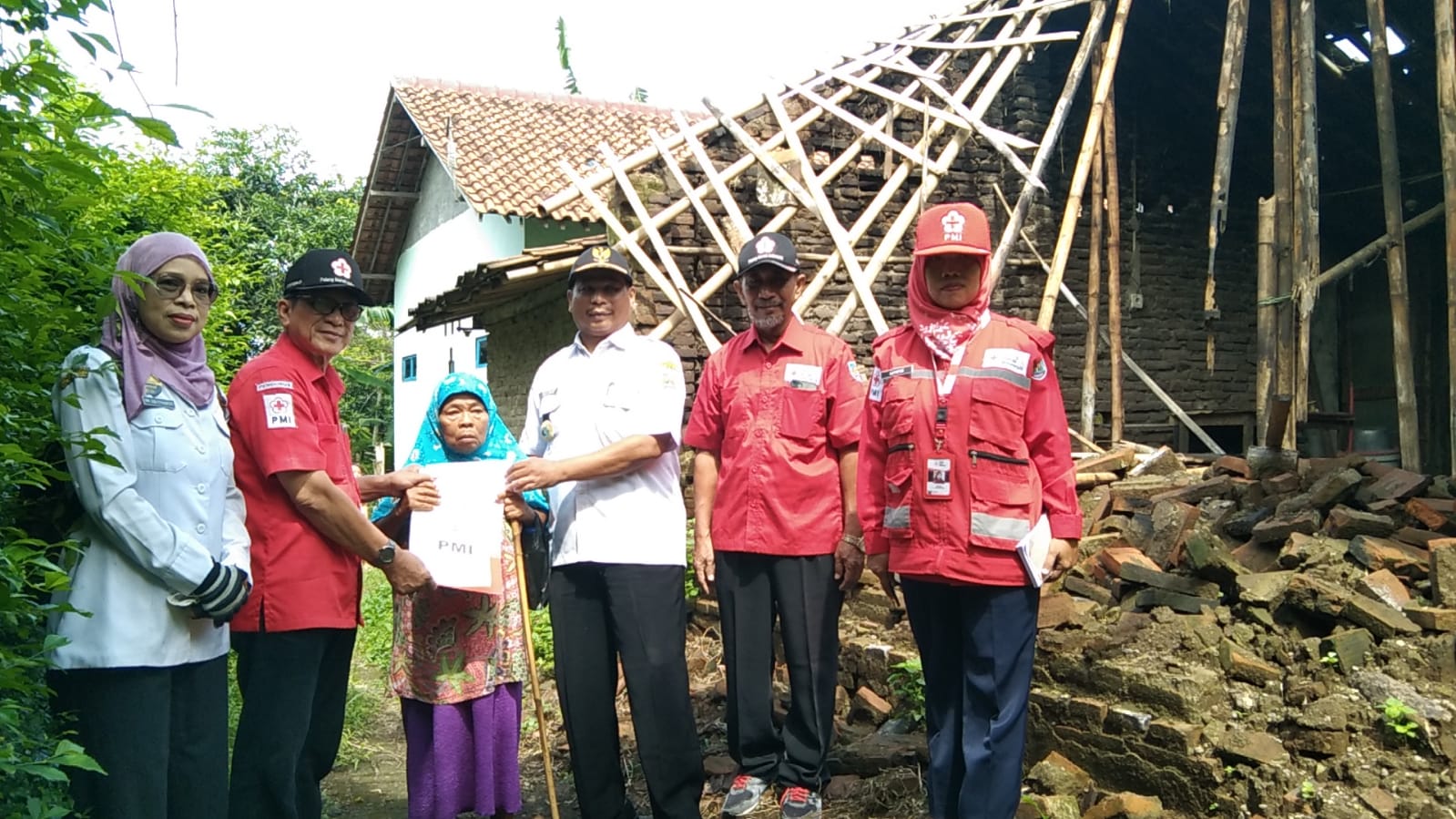 Diguyur Hujan Deras, Rumah Lansia yang Hidup Sebatangkara di Tegal Ambruk  