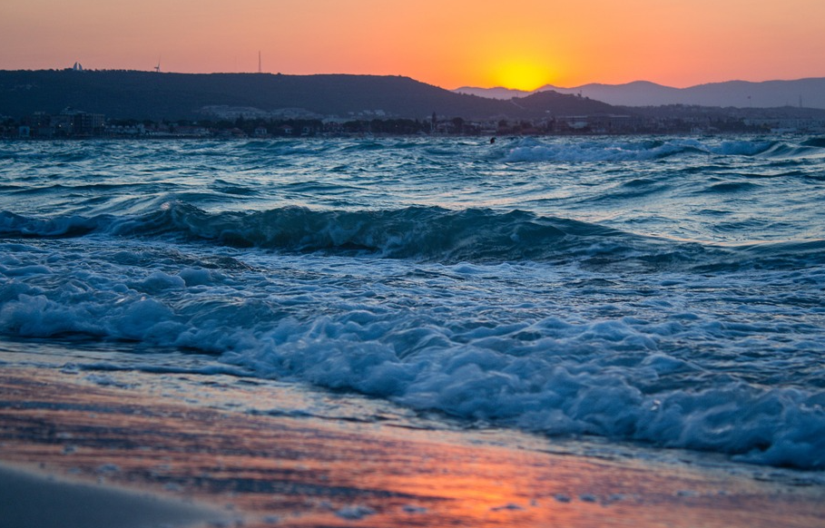7 Spot Sunset Eksotis di Semarang yang Wajib Dikunjungi, dari Pantai hingga Bukit