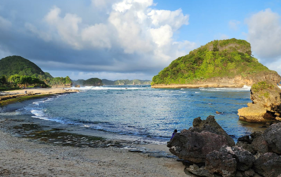 Pantai Goa Cina Malang, Pesona Tersembunyi yang Masih Alami di Ujung Timur Jawa