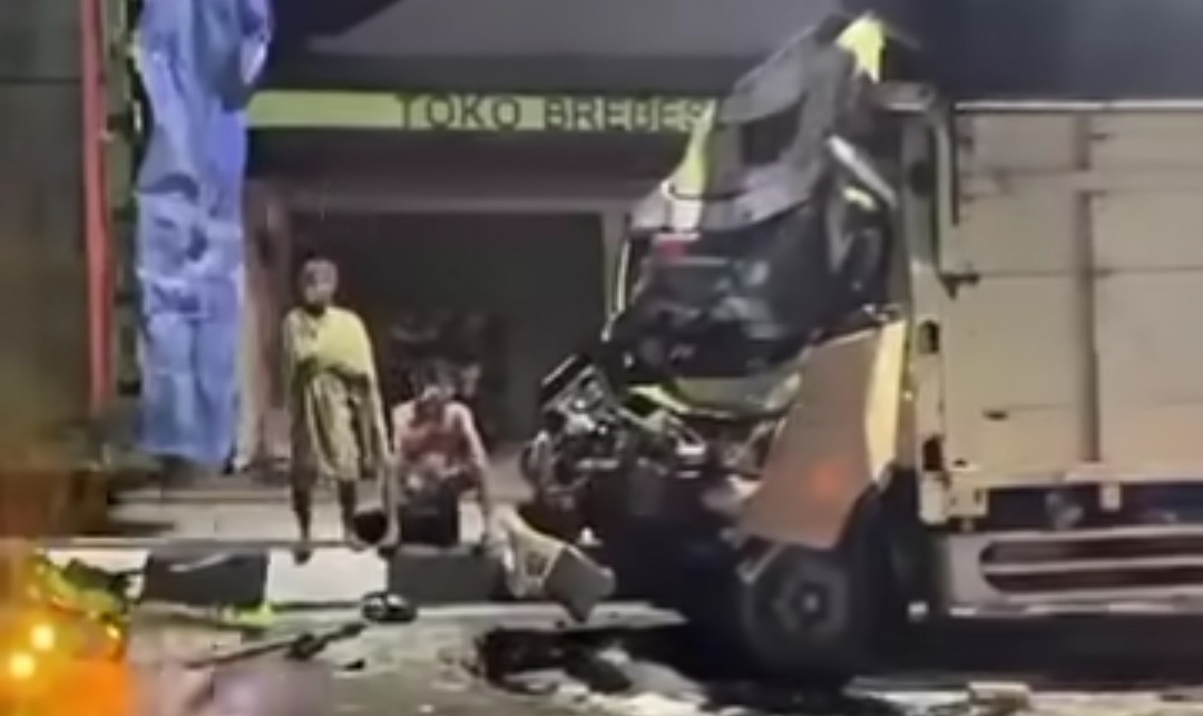 Tiga Kendaraan Terlibat Kecelakaan di Brebes, Dua Luka-luka dan Dilarikan ke Rumah Sakit