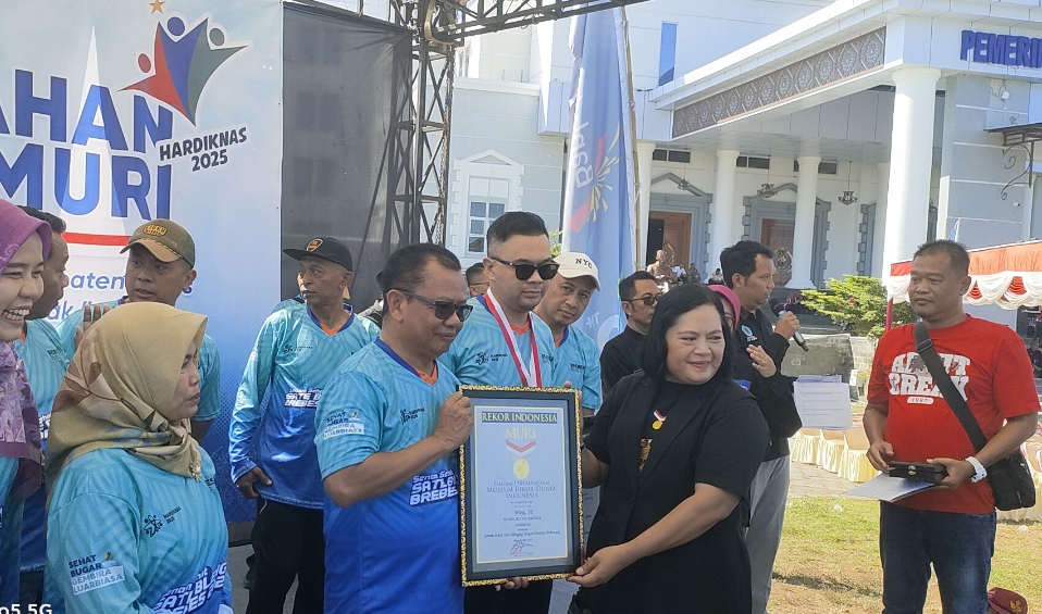 Libatkan 217.000 Peserta, Pemkab Brebes Pecahkan Rekor Muri Senam Sehat Sate Blengong