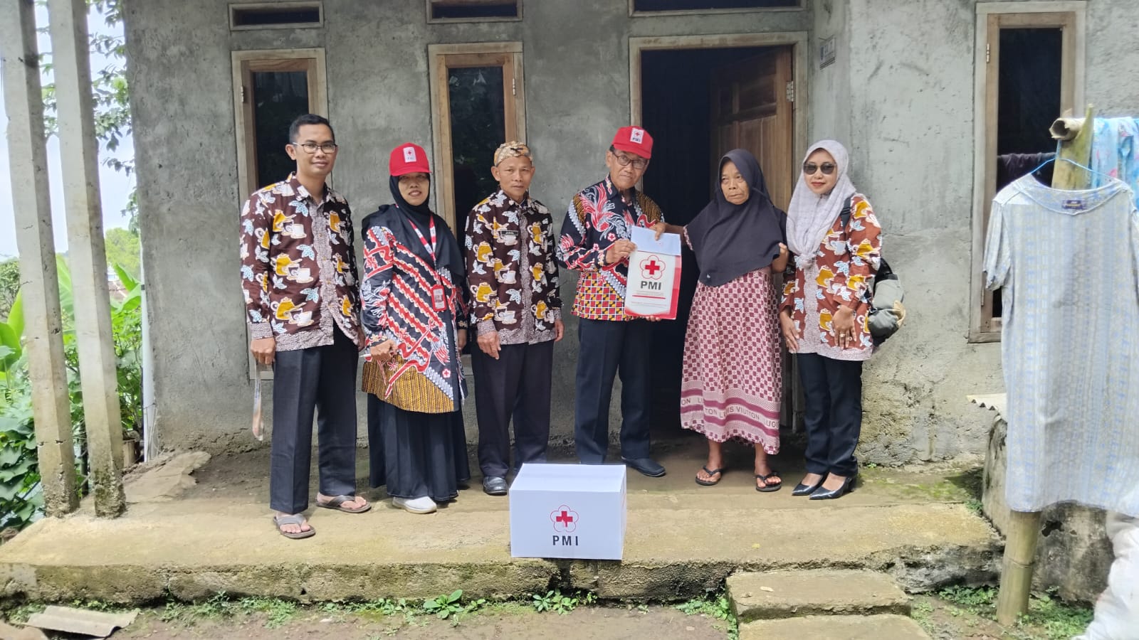 Talud Rumah Warga Tembongwah Tegal Diterjang Tanah Longsor