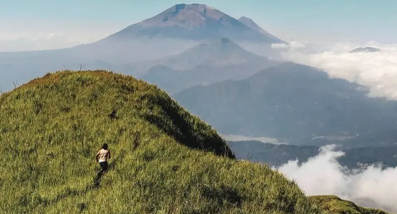 5 Destinasi Hiking Ramah Pemula di Jawa Tengah