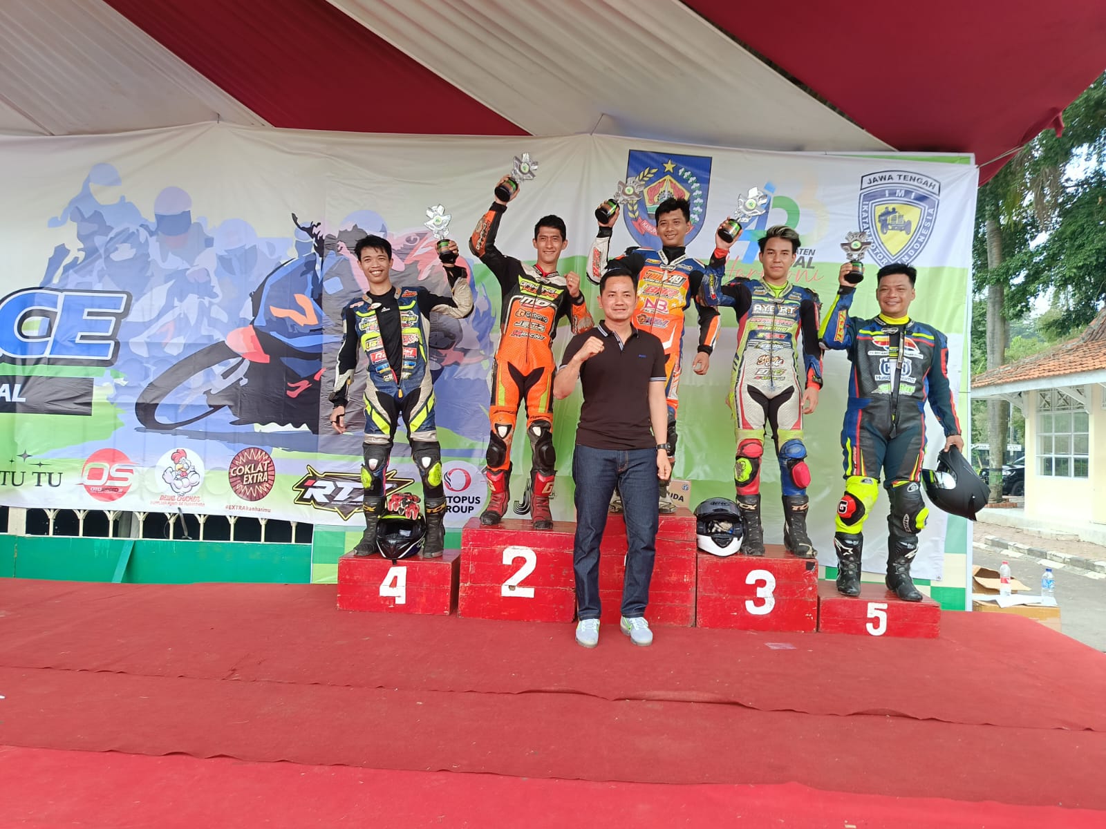 Dukung Olahraga Balap, H. Ischak Maulana Apresiasi Pembalap Road Race UB2T Cobra Tegal 