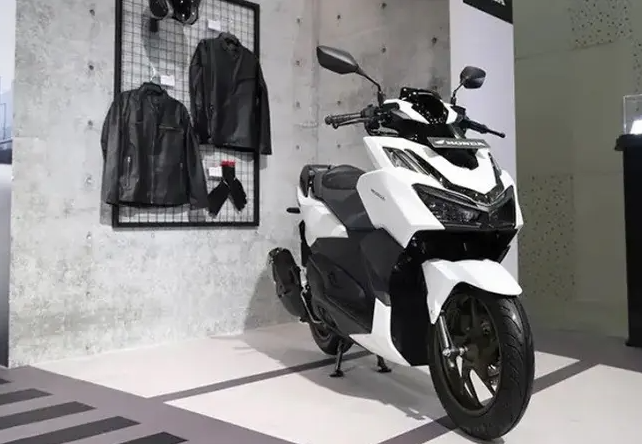 Konsumsi BBM Honda Vario 160 vs Stylo 160, Mana Lebih Irit?