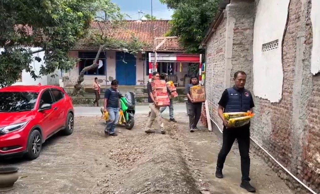 Sambangi Ponpes Yatim, Satresnarkoba Polres Tegal Baksos Bagi Sembako