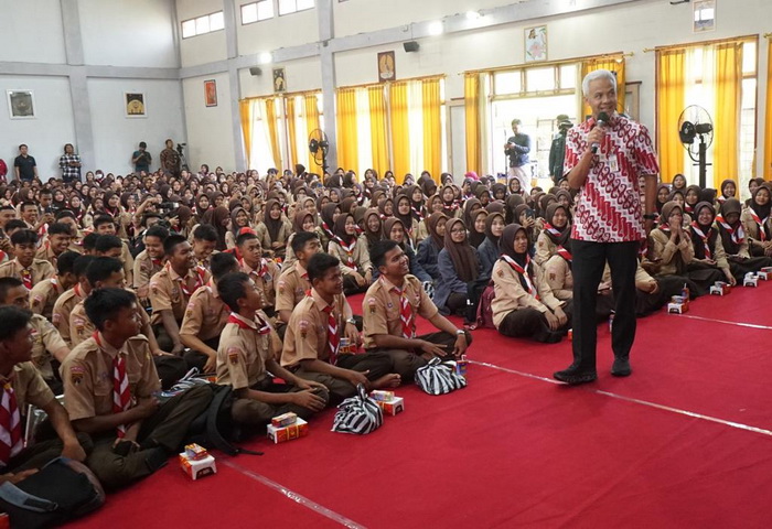 Gubernur Mengajar di SMKN 1 Binagun Cilacap, Komentar Para Siswa: Saya Rasakan Betul Sekolah Gratis