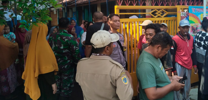 Diduga Lakukan Tindakan Tak Senonoh dengan Ipar, Oknum Sekdes di Brebes Didemo Emak-emak, Dipaksa Mundur