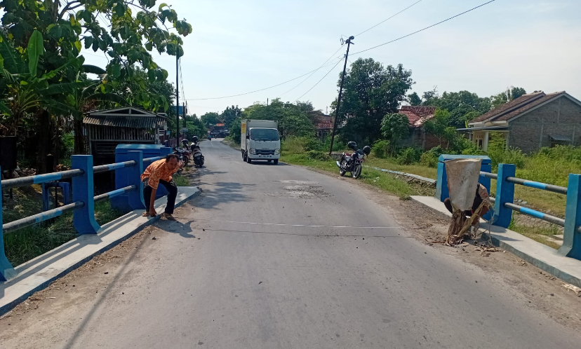 DPU Tinjau Jembatan Berlubang di Luwungbata-Tanjung