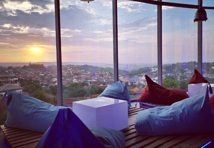 Rekomendasi Restoran di Semarang dengan Pemandangan Kota yang Memukau