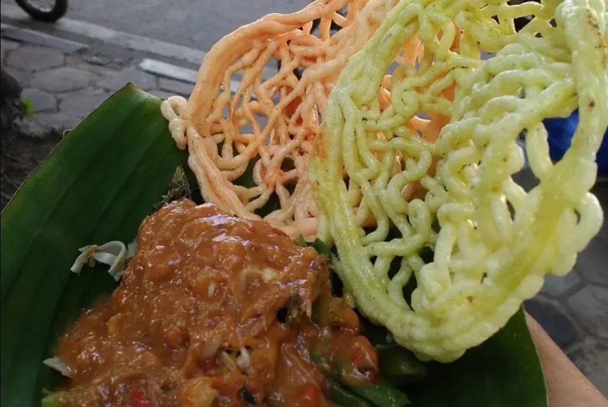 Rujak Teplak Khas Tegal, Legenda Kuliner Sejak Zaman Belanda yang Bikin Ketagihan!