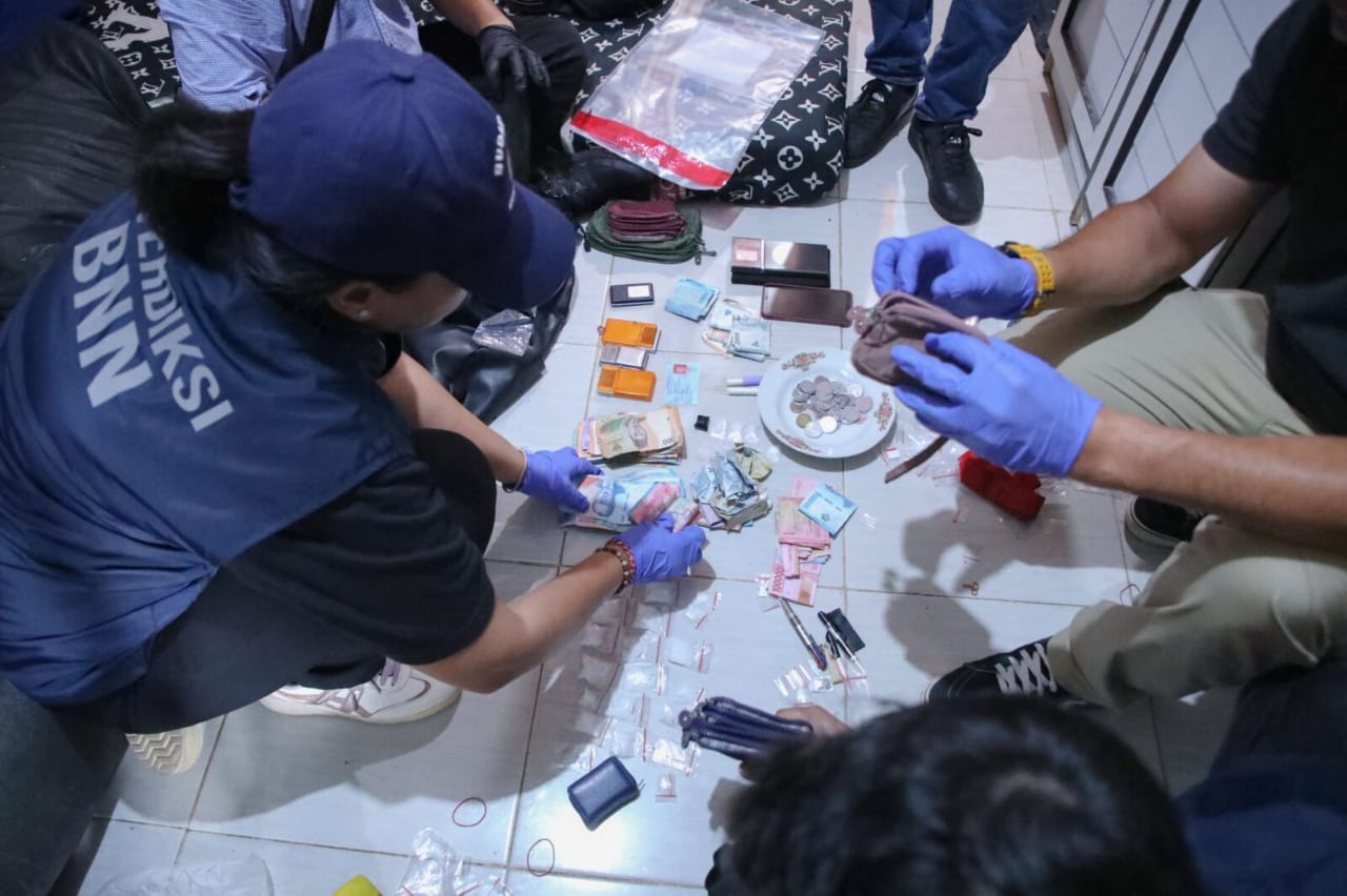 Medsos Gemuruh! Isu Kepala BNN Dekat dengan Shandy Aulia Usai Penggeledahan Kampung Ambon