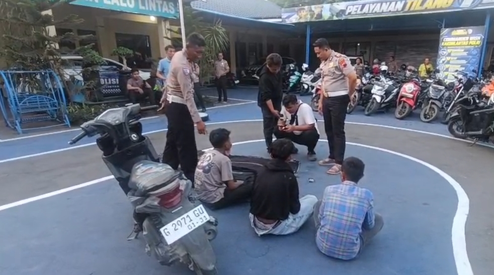 Terjaring Razia Kendaraan, 3 Pelajar SMP di Brebes Ketahuan Bawa Celurit