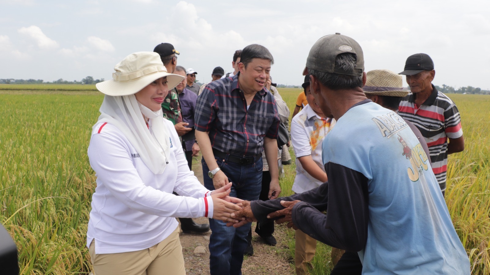 Bawa Pengusaha ke Brebes Cek Kondisi Tanaman Pangan, Wakil Ketua DPR RI Temukan Kelemahan Ini 